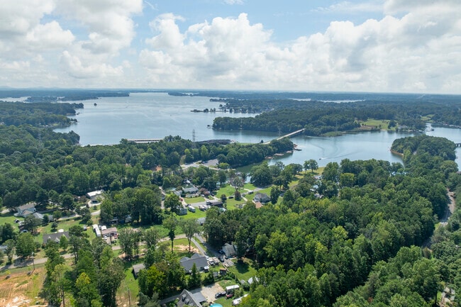 Lake Norman of Catawba takes its name from the beautiful Lake Norman that the area surrounds.