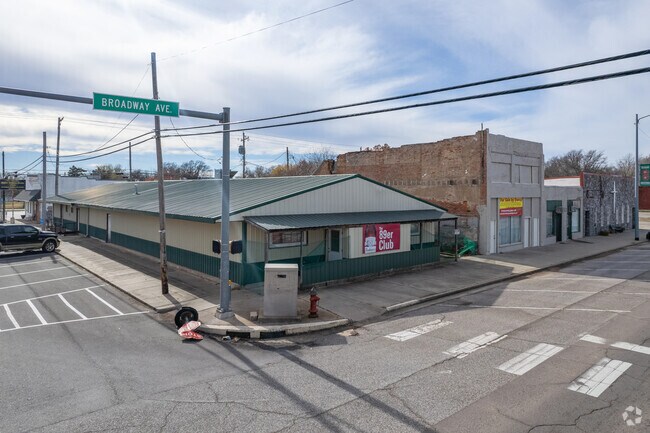 Grab some drinks at the 89er Club in Lexington.