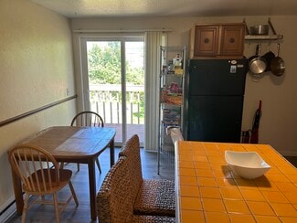 817 25th St, Bellingham, WA 98225