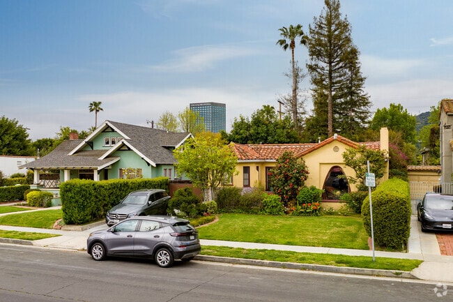 Craftsman and Spanish single family ranch style homes in Studio City.