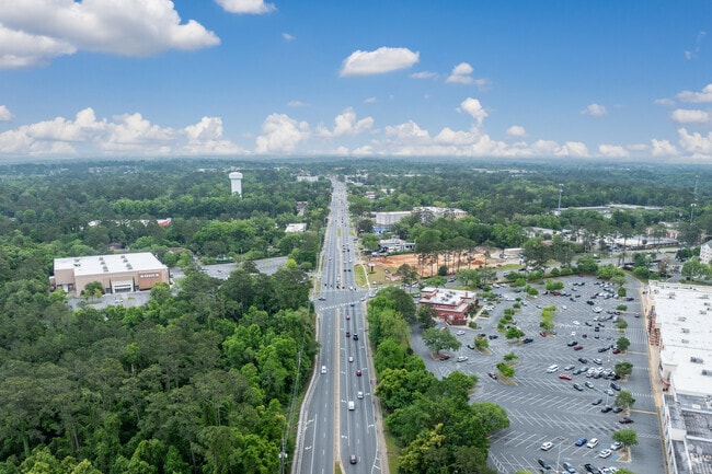 Apalachee Parkway is host to plenty of shopping, dining, and businesses in the Hilaman area.