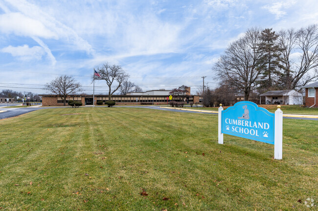 Cumberland Elementary School has an average student to teacher ratio of 9 to 1.