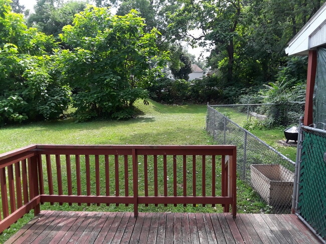 715 E 4th St unit 2nd flr, Erie, PA 16507 - photo 2