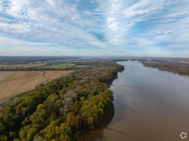 Chesterfield residents can enjoy various water recreation activities at the nearby Missouri River.