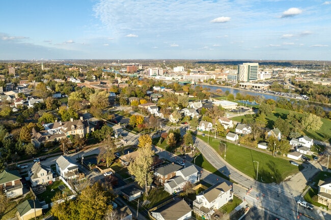 Des Plaines River hugs the Saint Pat's residential area on the east side.