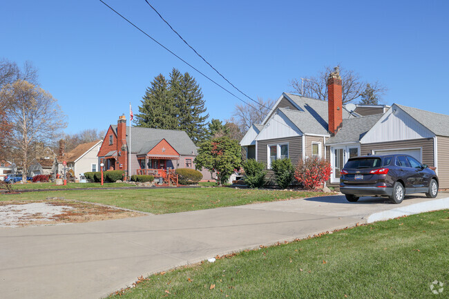 Homes in Sippo Lake come in a variety of shapes and sizes, suitable for any homebuyer's budget.