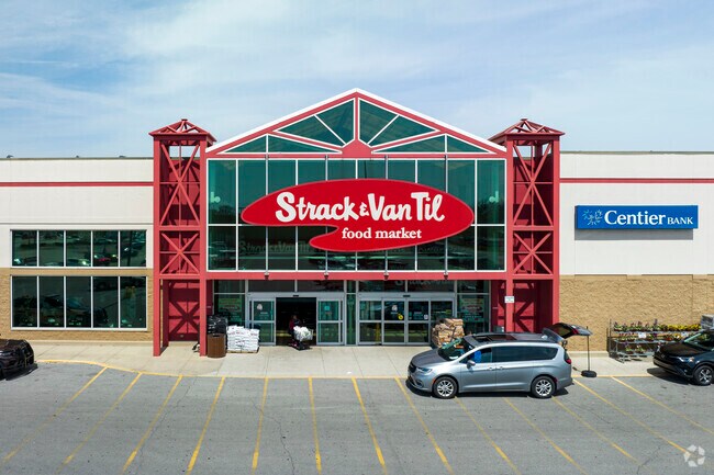 Strack & Van Til is the mainstay grocer for Lottaville.