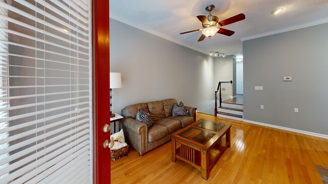 213 Knollridge Cir SE, Huntsville, AL 35801 - photo 2