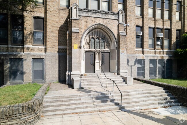 AMY Northwest Middle School teachers receive a B grade from niche.com.