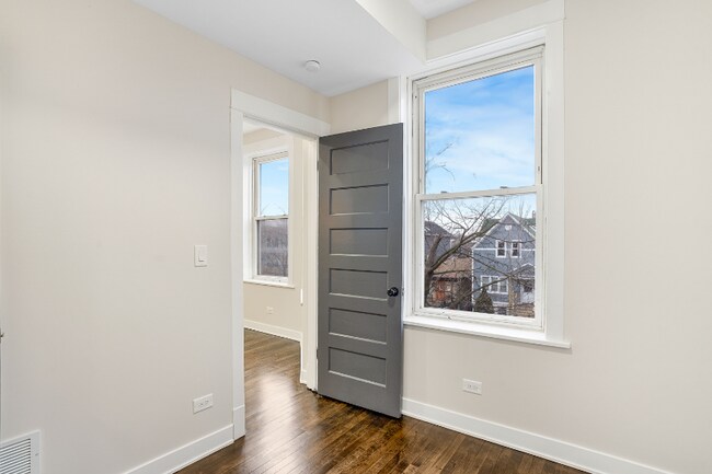1707 N Harding Ave unit 3, Chicago, IL 60647 - photo 5