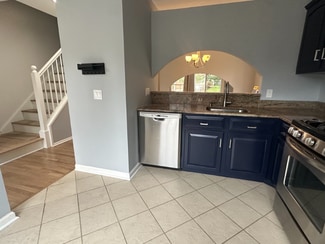 173 Foxbridge Village Rd, Branford, CT 06405