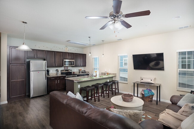 Athens Commons- Student Housing, Deland, FL 32724 - photo 2