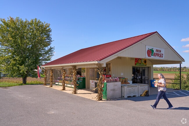 The Rinehart Market offers local apples and merchandise grown by local farmers.