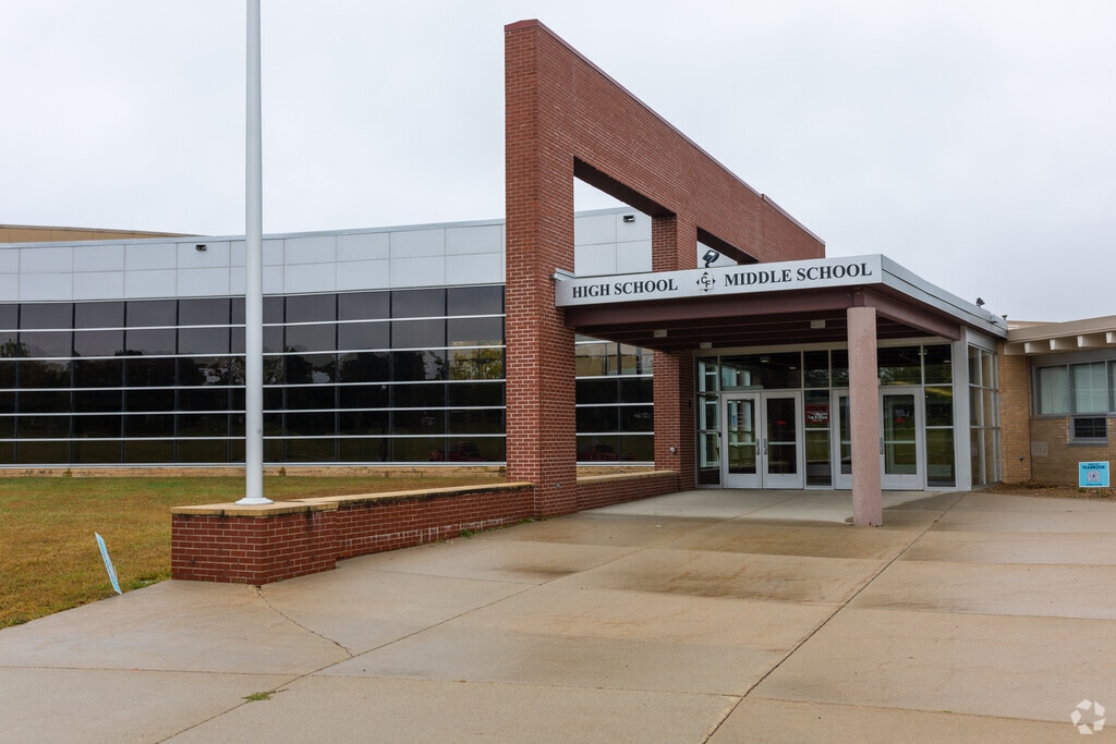 Cannon Falls High School and Middle School provides education in 
Dakota Far Southwest Suburbs