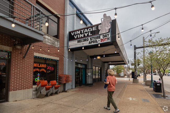 Vintage Vinyl in the Loop est in 1990 and has been a favorite for Skinker DaBellviere residents.