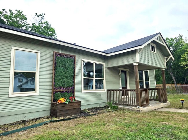 911 Florida St, San Antonio, TX 78210 - photo 4