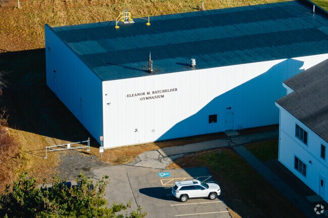 South Hampton Barnard School provides a well-rounded education and promotes academic excellence.