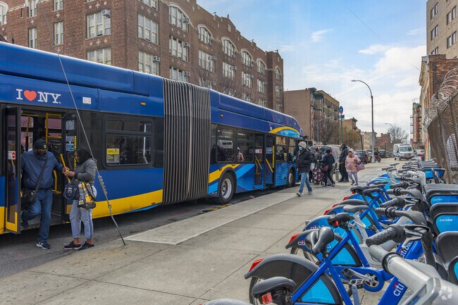 Find ample convinient public transportation options throughout Morrisania.