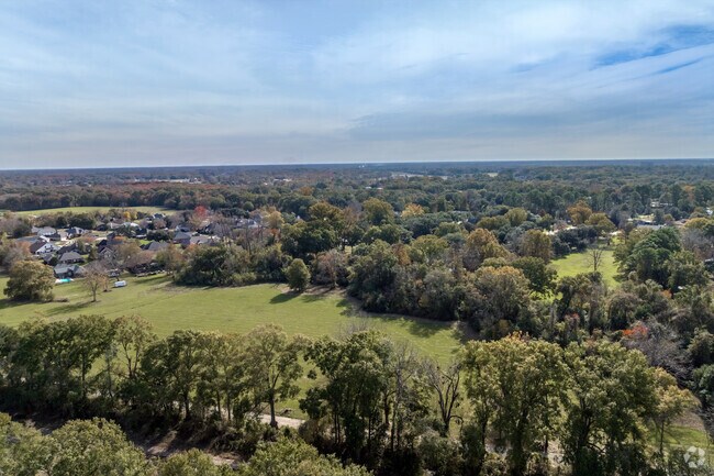 River Oaks is known for mature oaks and green spaces near the Vermilion River.