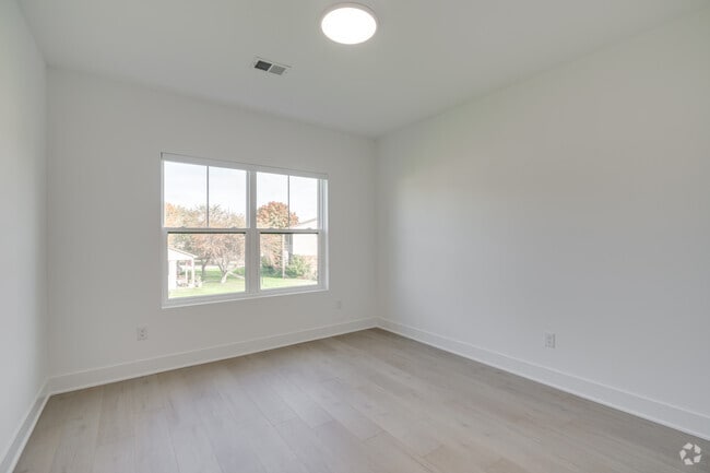 2BR, 2BA - 1,029SF - The Avalon - Bedroom