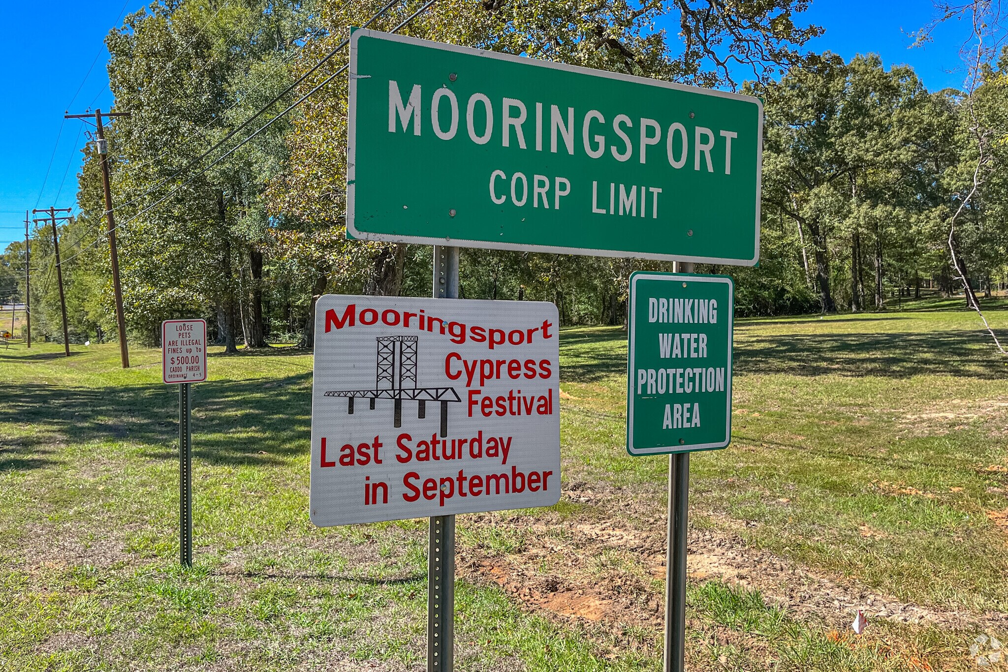 The sign into the town of Mooringsport-Brian.
