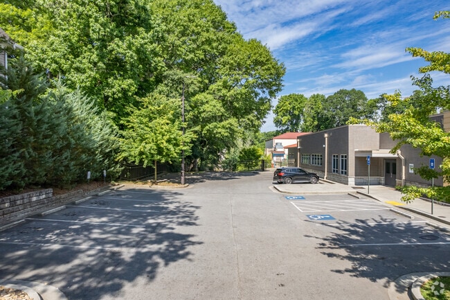 Lin Elementary School has a sizable parking lot in the back.