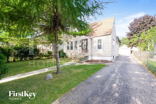 216 S Elmwood Ave, Waukegan, IL 60085 - photo 2