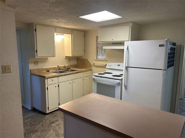 2651 Pioneer Ln, Cleveland, TX 77328 - photo 2