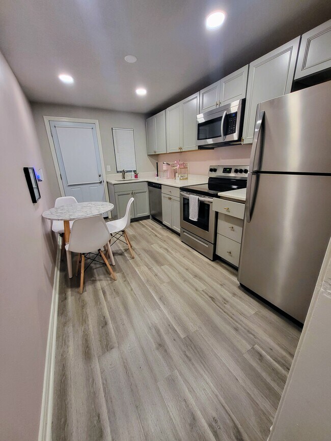 3520 Post St unit 3, Jacksonville, FL 32205 - photo 2