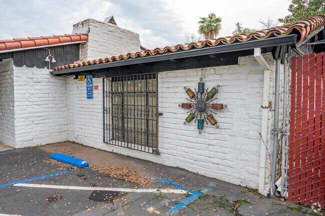 There is interesting artwork at El Rancho School.