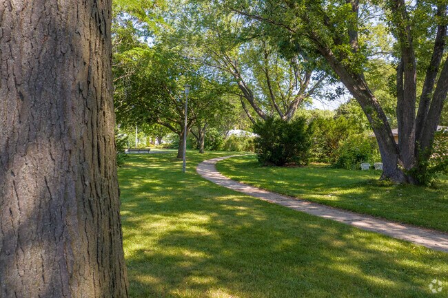 Wedgewood's neighborhood walking paths offer tranquil stroll.