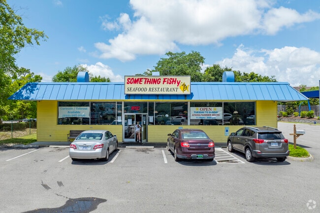 Just minutes from Lansdowne’s charming homes, Something Fishy adds flavor to the community’s vibrant, friendly lifestyle.