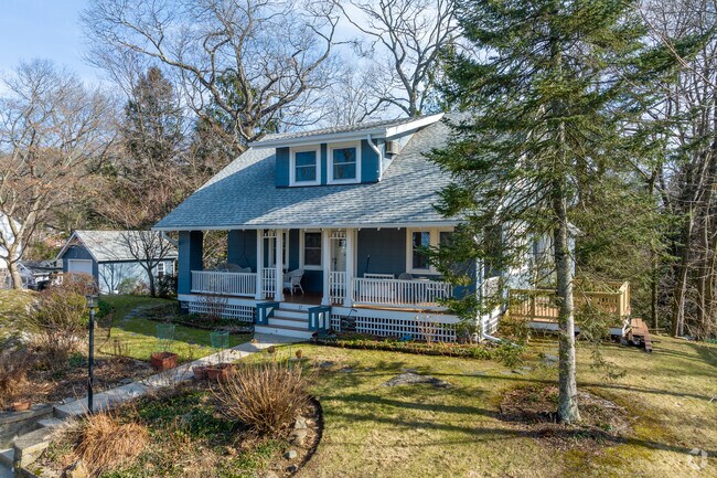 Craftsman-style homes line the streets of Ardsley, New York.