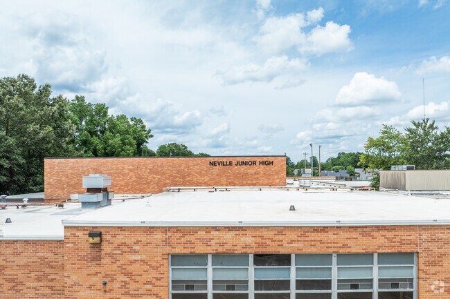 Neville Jr. High School has a student to teacher ratio of 15 to 1.