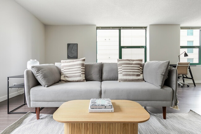 77 W Huron St unit FL10-ID1381, Chicago, IL 60654 - photo 2