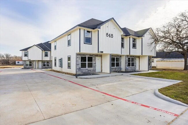 645 N Mccart St unit 5, Stephenville, TX 76401 - photo 3