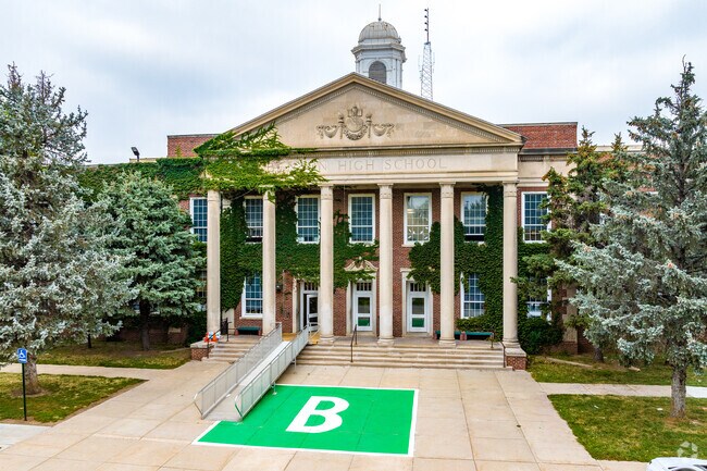 Benson High School provides diversity and several career-oriented academies for students.