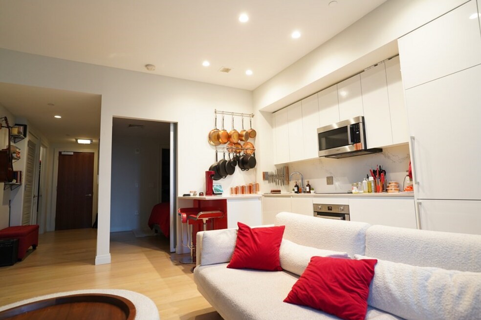 EchelonSeaport Towers 1 & 2 unit 512, Boston, MA 02210 - photo 1