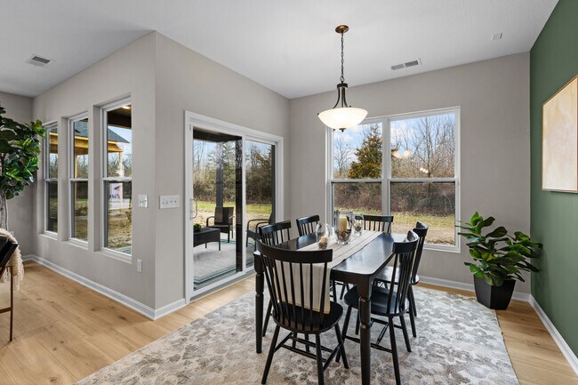 5669 White Pine Ln, Fairfield Township, OH 45011 - photo 2