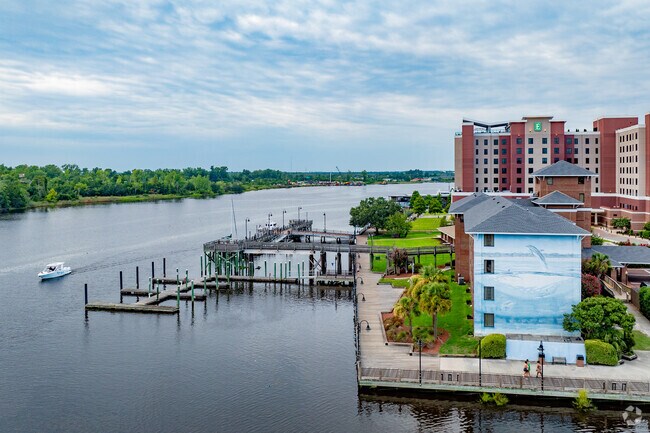 Devon Park residents enjoy all the amenities of Downtown Wilmington in just minutes.
