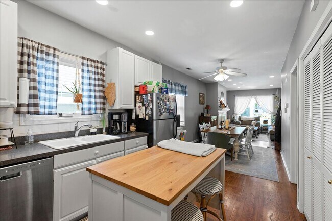 1345 W Walton St unit 1, Chicago, IL 60642 - photo 3