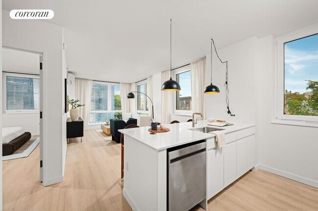 126 Sandford St, Bedford-Stuyvesant, NY 11205 - photo 2