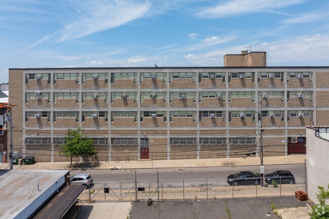 Robert Morris School educates grade PreK-8 receiving a C- rating on Niche.com.