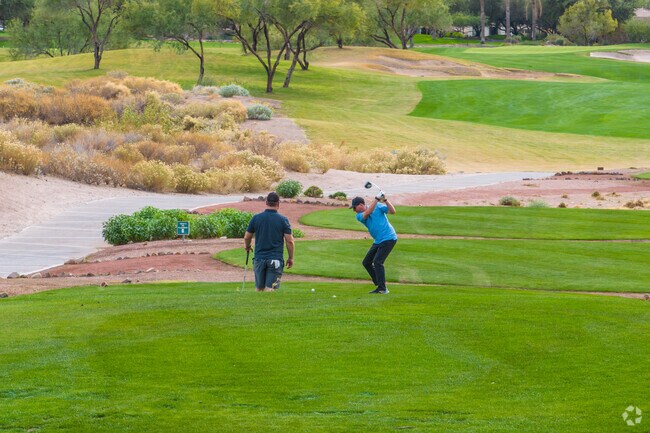 Enjoy a perfect day on the green at Trilogy Golf Club in Peoria.