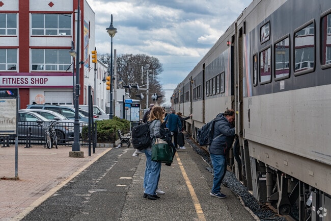 NJ Transit operates in Avon-By-The-Sea to transport commuters to New York or other shore points.