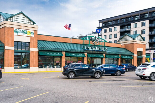 Lunds and Byerlys has a deli with a hot bar, salad bar and a premier bakery.