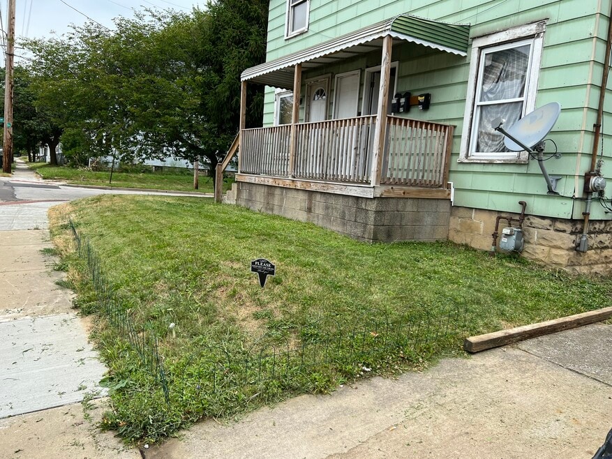 861 W Wilbeth Rd, Akron, OH 44314 - photo 1