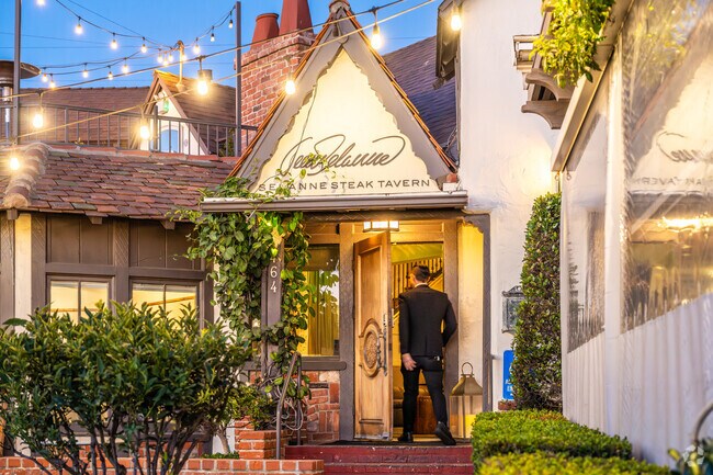 For upscale fine dining, Selanne Steakhouse is one of the premier restaurants in Laguna Beach.