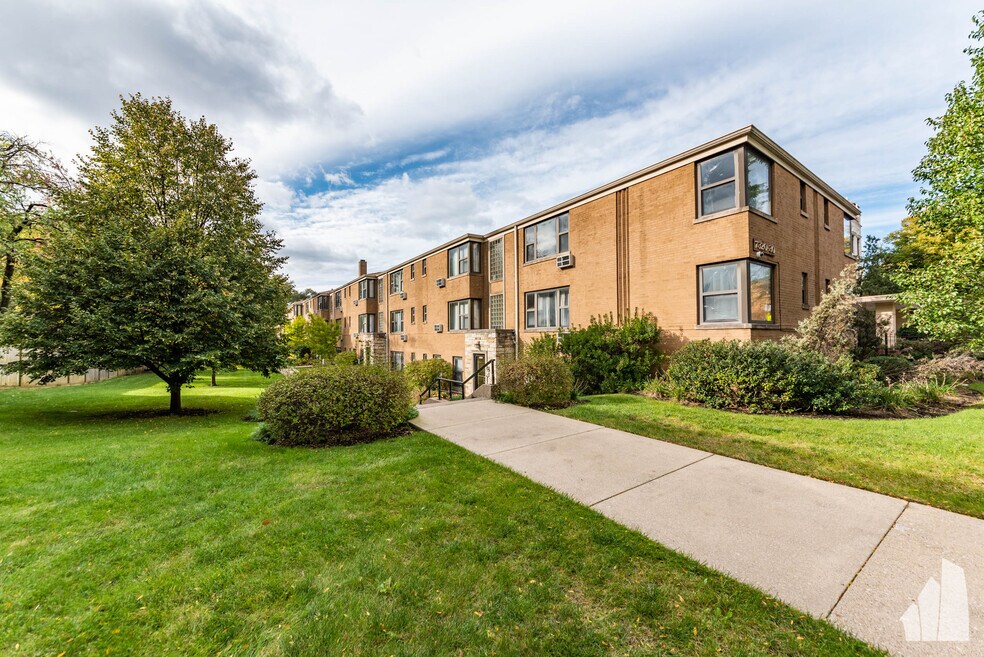 7320 N Ridge Blvd unit 28-1E, Chicago, IL 60645 - photo 1