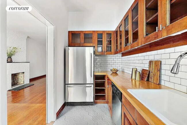 159 W 13th St, New York, NY 10011 - photo 5